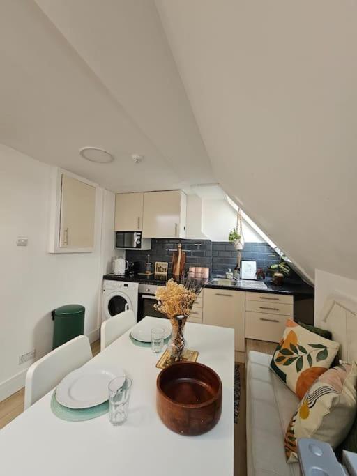 West Kensington Bright Flat Διαμέρισμα Λονδίνο Εξωτερικό φωτογραφία